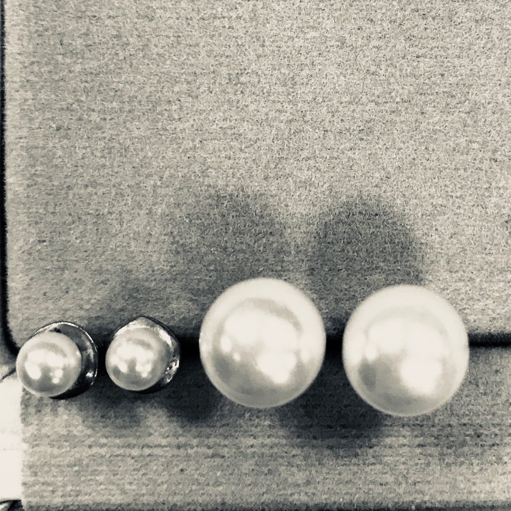 2 Pairs of Pearl Earrings